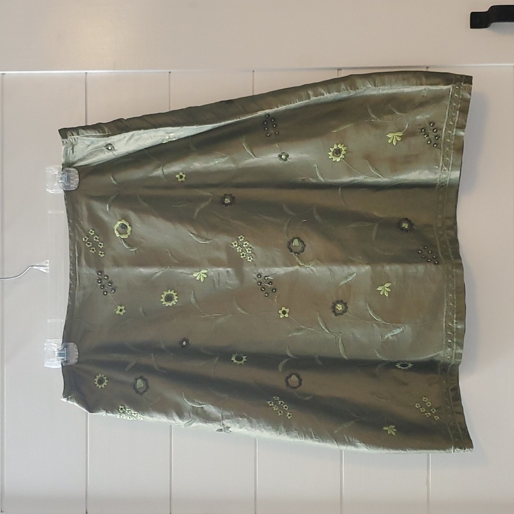 Green Embroidered Pencil Silk Skirt 16